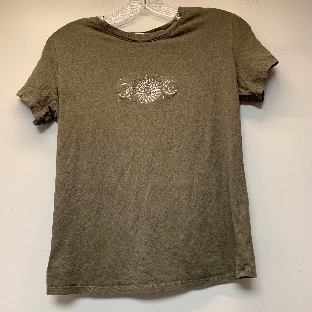 Haley & June T-Shirt Womens Large Olive Green Excellent Sun Moon Embroidered Tee
